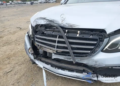 2018 Mercedes-Benz E 300 4Matic z USA, uszkodzony, nr VIN WDDZF4KB3JA385504